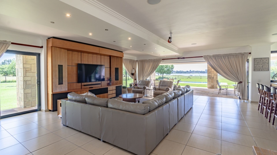 7 Bedroom Property for Sale in Oranjeville Free State